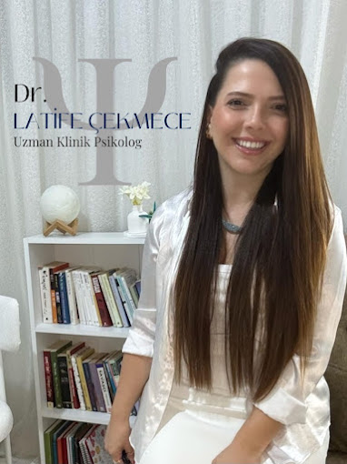 Latife Çekmece logo