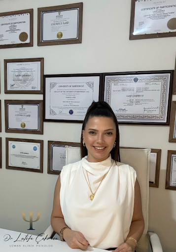 Latife Çekmece logo