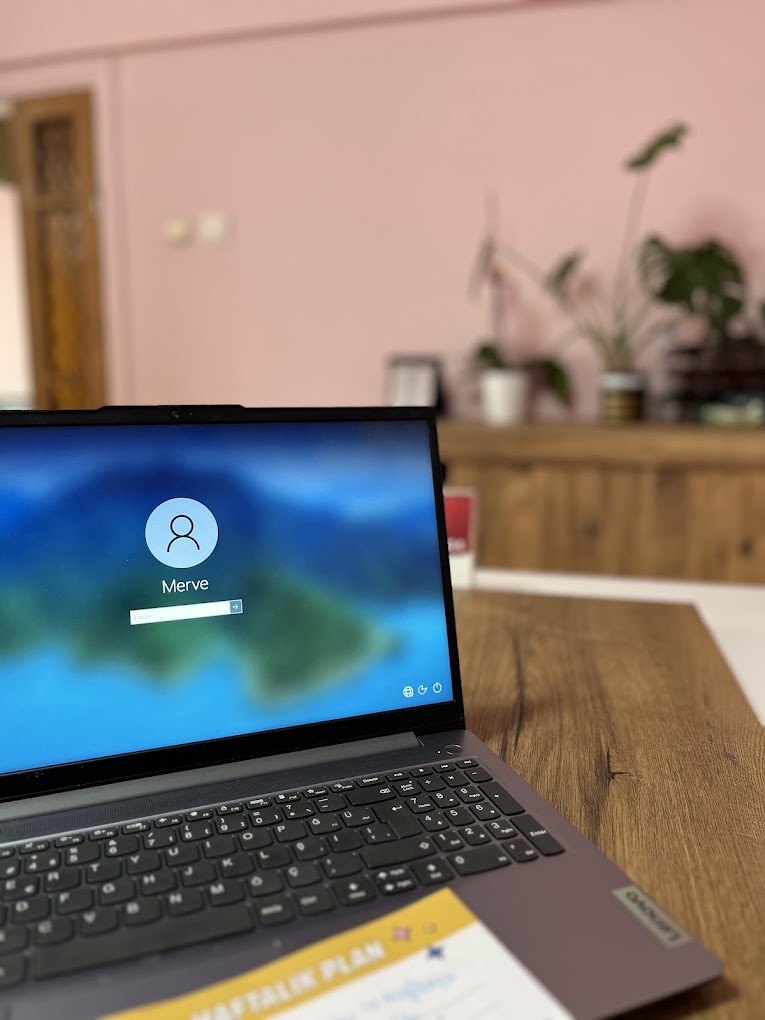 Nur Merve Önder logo