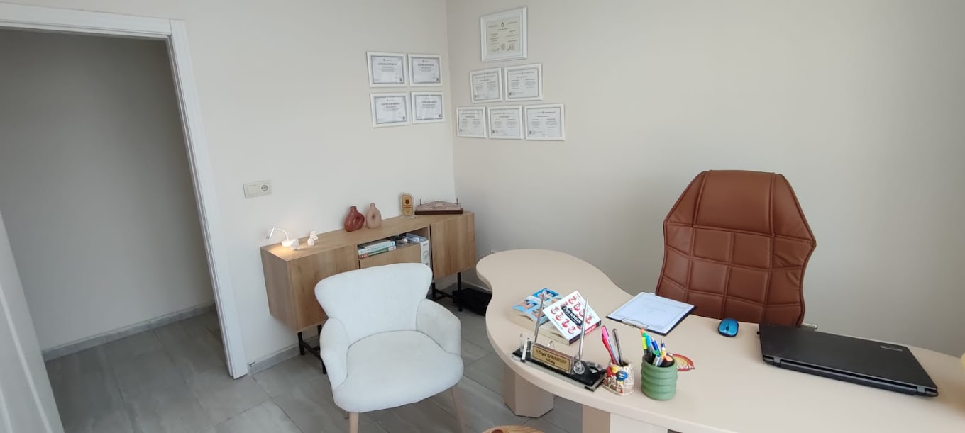 Özgür Karaaslan logo