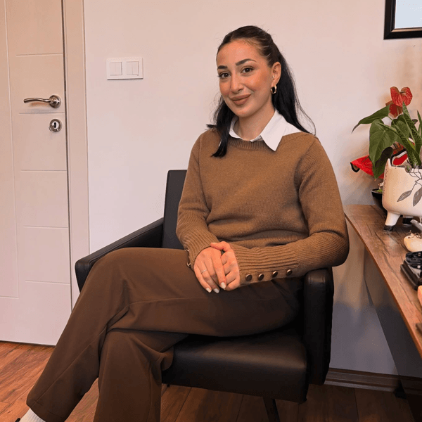 Yağmur Beste Efe Hakkında Bilgi
